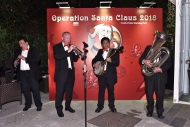 典禮在樂隊Colin Aitchison and the China Coast Jazzmen輕快的樂聲中揭開序幕。