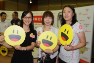 出席「新來港女性快樂指數調查」發佈會的受訪者(左起)彭小姐、袁小姐及農女士。