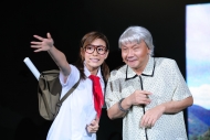 江若琳與演員丁家湘演出溫情洋溢的話劇，以答謝參與活動的善長仁翁。