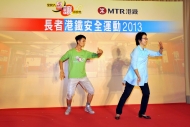 立法會議員陳婉嫻與BabyJohn（蔡瀚億）表演《狂舞派》式的太極，將傳統與潮流融合為一。