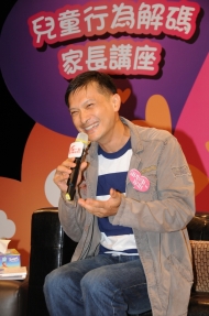 陳錦鴻樂於分享他的故事，望能幫助同路家長。