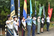 多个青少年制服团体精神奕奕参与「『世纪长征』五四升旗礼」及进行步操。