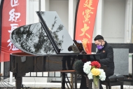 「世纪长征」系列活动主题曲《百年》邀得钢琴家李伟安重新编曲，并于今日现场演奏。