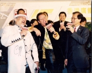 Uncle Ray performed with Cliff RICHARD (Middle) at an event to celebrate the 75th Anniversary of Broadcasting in Hong Kong. 